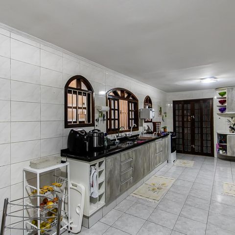 Casa à venda com 287m², 2 quartos e 2 vagas Casa à venda com 287m², 2 quartos e 2 vagasCozinha