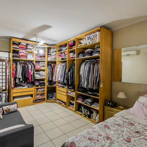Casa à venda com 287m², 2 quartos e 2 vagas Casa à venda com 287m², 2 quartos e 2 vagasSuite 2