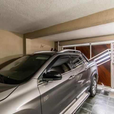 Casa à venda com 287m², 2 quartos e 2 vagas Casa à venda com 287m², 2 quartos e 2 vagasGaragem