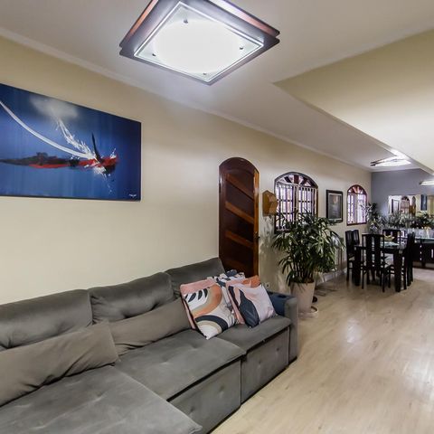 Casa à venda com 287m², 2 quartos e 2 vagas Casa à venda com 287m², 2 quartos e 2 vagasSala