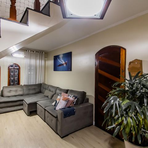 Casa à venda com 287m², 2 quartos e 2 vagas Casa à venda com 287m², 2 quartos e 2 vagasSala
