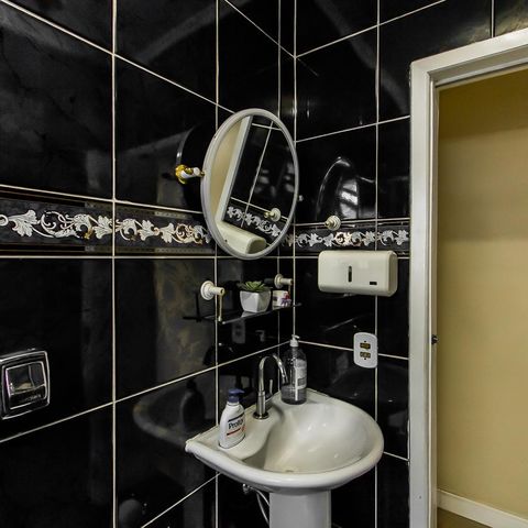 Casa à venda com 287m², 2 quartos e 2 vagas Casa à venda com 287m², 2 quartos e 2 vagasLavabo