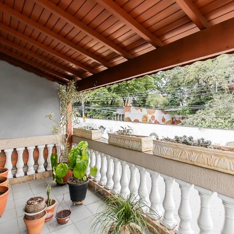 Casa à venda com 287m², 2 quartos e 2 vagas Casa à venda com 287m², 2 quartos e 2 vagasVaranda do Escritório