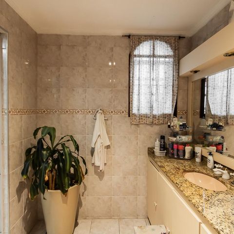 Casa à venda com 287m², 2 quartos e 2 vagas Casa à venda com 287m², 2 quartos e 2 vagasBanheiro da Suíte 1