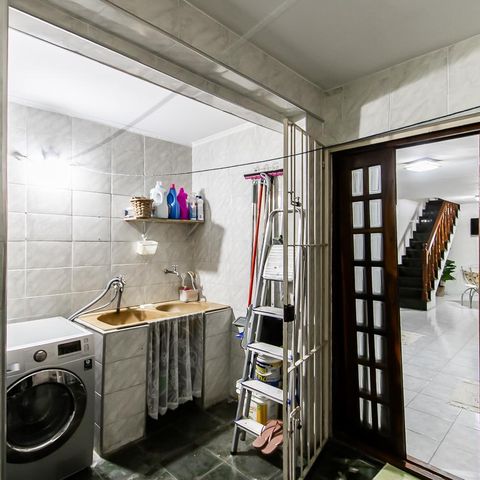 Casa à venda com 287m², 2 quartos e 2 vagas Casa à venda com 287m², 2 quartos e 2 vagasÁrea de Serviço