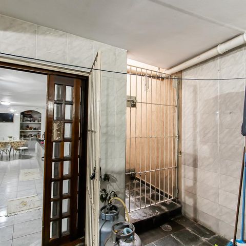 Casa à venda com 287m², 2 quartos e 2 vagas Casa à venda com 287m², 2 quartos e 2 vagasÁrea de Serviço