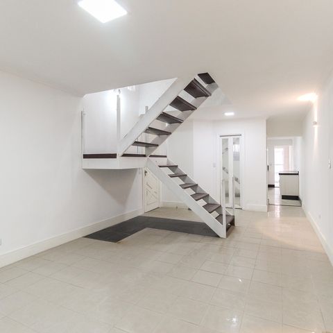 Casa à venda com 131m², 3 quartos e 2 vagasSala