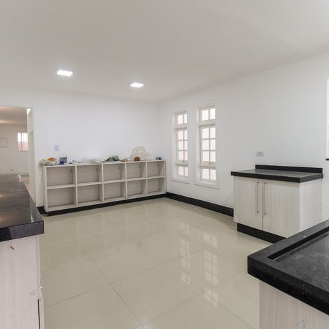 Casa à venda com 131m², 3 quartos e 2 vagasCozinha