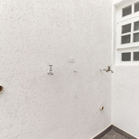 Casa à venda com 131m², 3 quartos e 2 vagasCorredor Externo