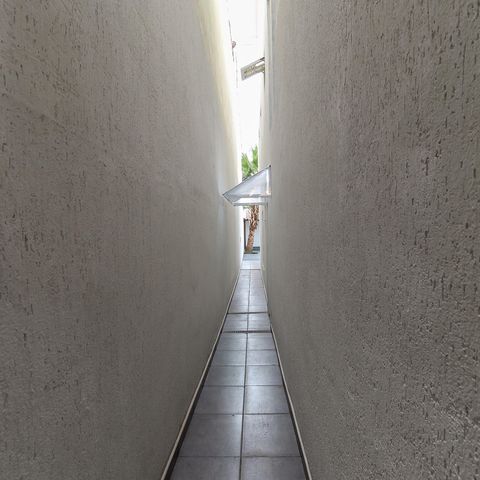 Casa à venda com 131m², 3 quartos e 2 vagasCorredor Externo