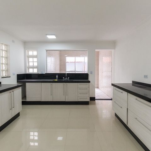Casa à venda com 131m², 3 quartos e 2 vagasCozinha