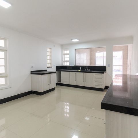 Casa à venda com 131m², 3 quartos e 2 vagasCozinha