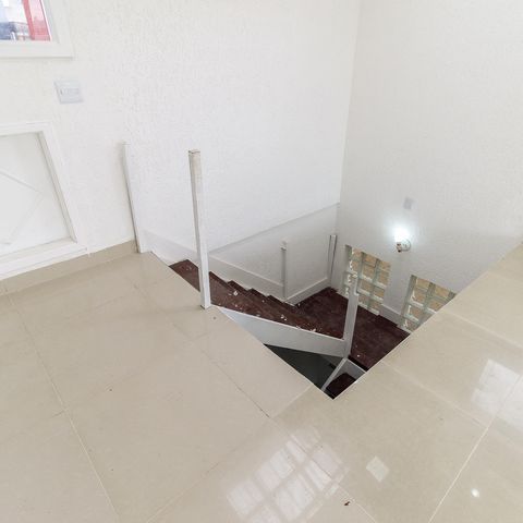 Casa à venda com 131m², 3 quartos e 2 vagasSala