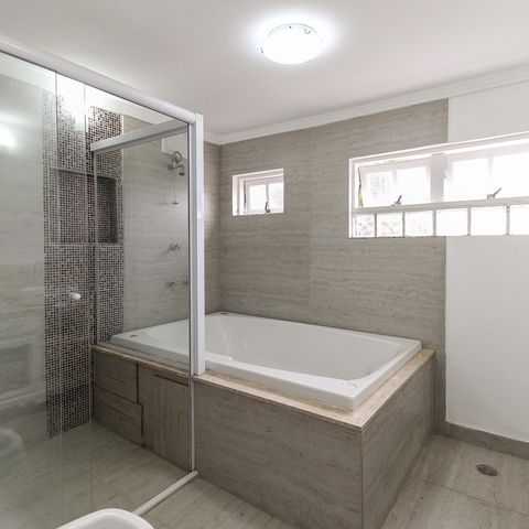 Casa à venda com 131m², 3 quartos e 2 vagasBanheiro da Suíte