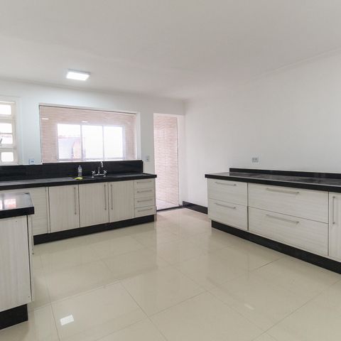 Casa à venda com 131m², 3 quartos e 2 vagasCozinha