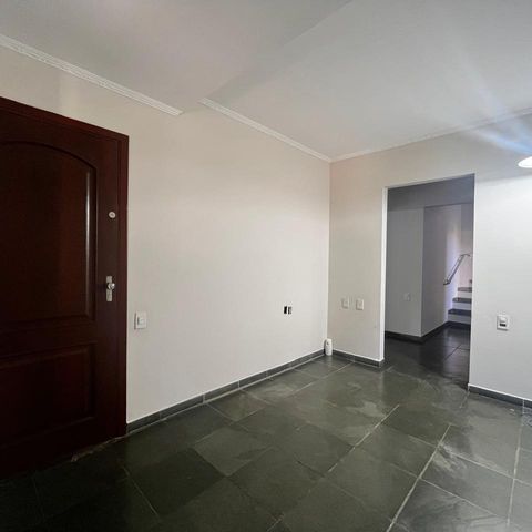 Casa à venda com 355m², 3 quartos e 4 vagas Casa à venda com 355m², 3 quartos e 4 vagasSala de TV
