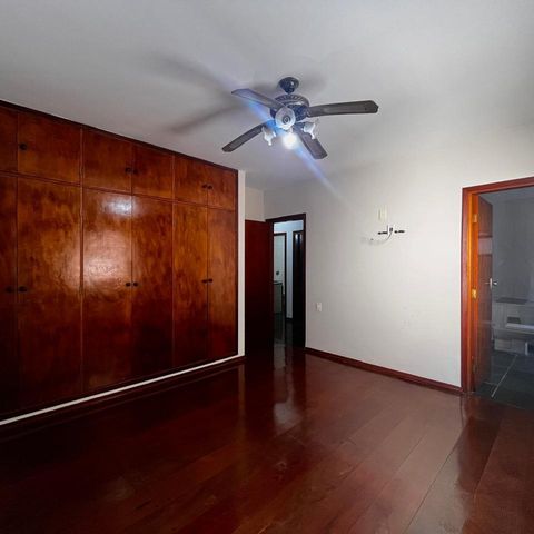 Casa à venda com 355m², 3 quartos e 4 vagas Casa à venda com 355m², 3 quartos e 4 vagasSuíte