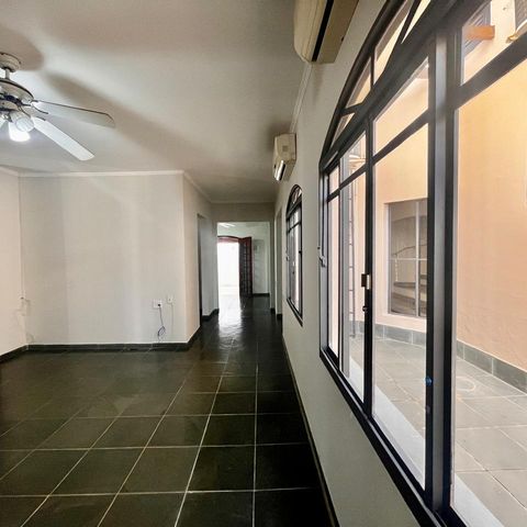Casa à venda com 355m², 3 quartos e 4 vagas Casa à venda com 355m², 3 quartos e 4 vagasSala