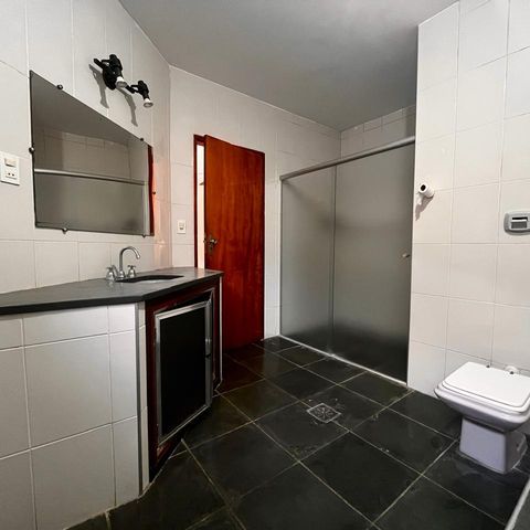 Casa à venda com 355m², 3 quartos e 4 vagas Casa à venda com 355m², 3 quartos e 4 vagasBanheiro Suíte