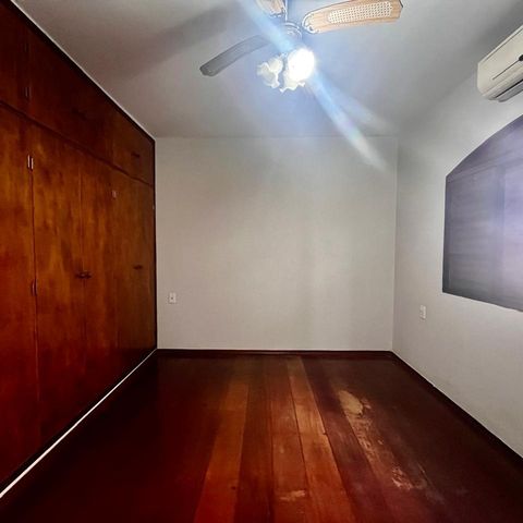 Casa à venda com 355m², 3 quartos e 4 vagas Casa à venda com 355m², 3 quartos e 4 vagasQuarto 2