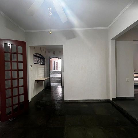 Casa à venda com 355m², 3 quartos e 4 vagas Casa à venda com 355m², 3 quartos e 4 vagasSala de Jantar
