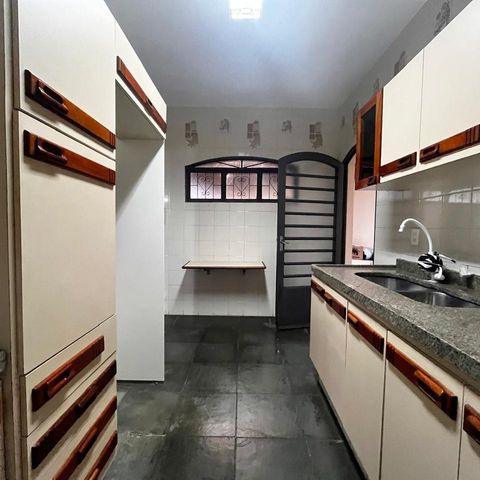 Casa à venda com 355m², 3 quartos e 4 vagas Casa à venda com 355m², 3 quartos e 4 vagasCozinha