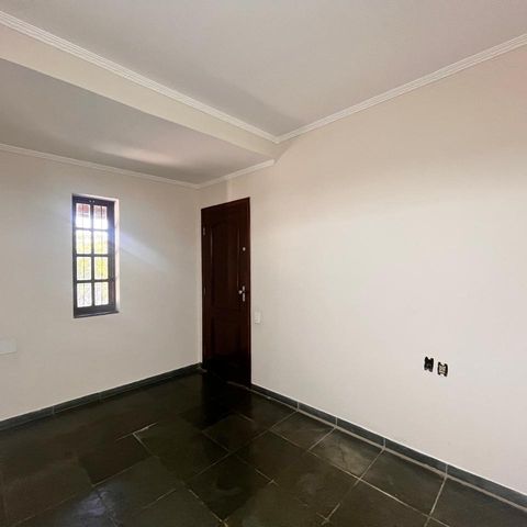 Casa à venda com 355m², 3 quartos e 4 vagas Casa à venda com 355m², 3 quartos e 4 vagasSala de TV