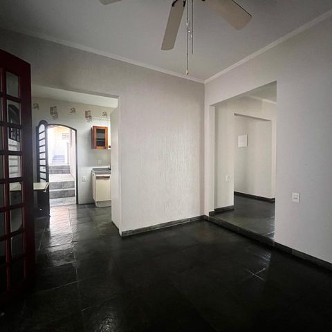 Casa à venda com 355m², 3 quartos e 4 vagas Casa à venda com 355m², 3 quartos e 4 vagasSala de Jantar