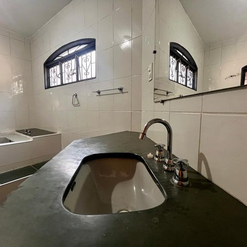 Casa à venda com 355m², 3 quartos e 4 vagas Casa à venda com 355m², 3 quartos e 4 vagasBanheiro Suíte