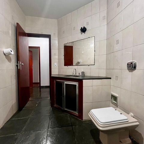 Casa à venda com 355m², 3 quartos e 4 vagas Casa à venda com 355m², 3 quartos e 4 vagasBanheiro