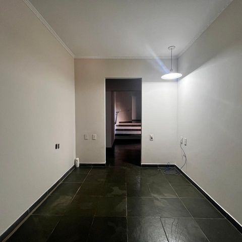 Casa à venda com 355m², 3 quartos e 4 vagas Casa à venda com 355m², 3 quartos e 4 vagasSala de TV