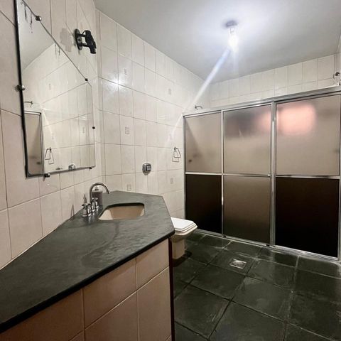 Casa à venda com 355m², 3 quartos e 4 vagas Casa à venda com 355m², 3 quartos e 4 vagasBanheiro