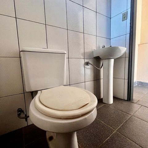 Casa à venda com 355m², 3 quartos e 4 vagas Casa à venda com 355m², 3 quartos e 4 vagasBanheiro de Serviço