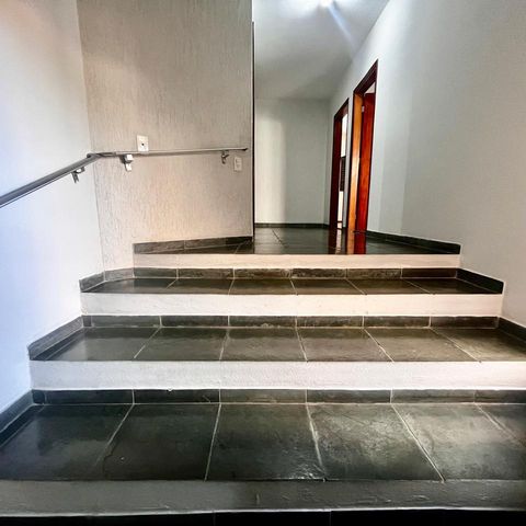 Casa à venda com 355m², 3 quartos e 4 vagas Casa à venda com 355m², 3 quartos e 4 vagasCorredor