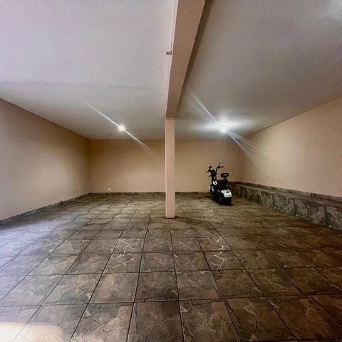 Casa à venda com 355m², 3 quartos e 4 vagas Casa à venda com 355m², 3 quartos e 4 vagasGaragem