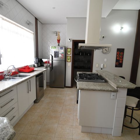 Casa de condomínio à venda com 470m², 4 quartos e 2 vagasCozinha