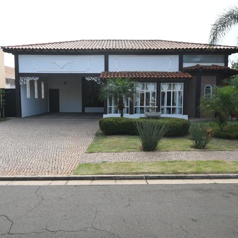 Casa de condomínio à venda com 470m², 4 quartos e 2 vagasFachada