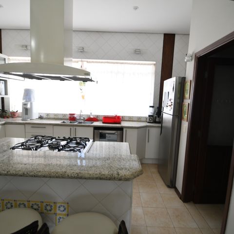 Casa de condomínio à venda com 470m², 4 quartos e 2 vagasCozinha