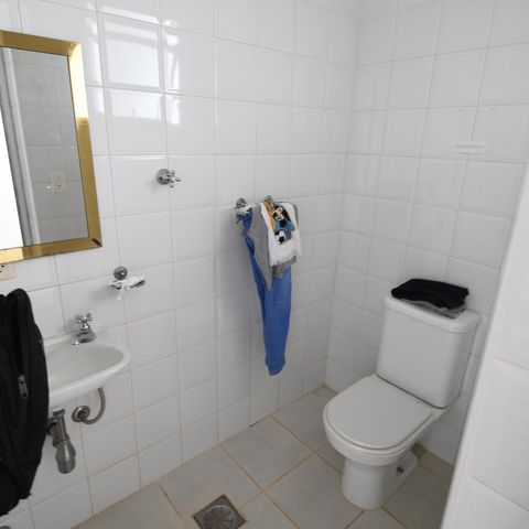 Casa de condomínio à venda com 470m², 4 quartos e 2 vagasBanheiro de serviço