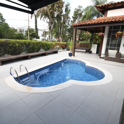 Casa de condomínio à venda com 470m², 4 quartos e 2 vagasPiscina