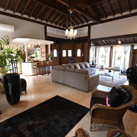 Casa de condomínio à venda com 470m², 4 quartos e 2 vagasSala
