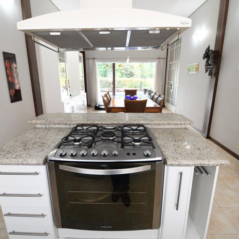 Casa de condomínio à venda com 470m², 4 quartos e 2 vagasCozinha