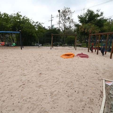 Casa de condomínio à venda com 470m², 4 quartos e 2 vagasÁrea comum - Playground