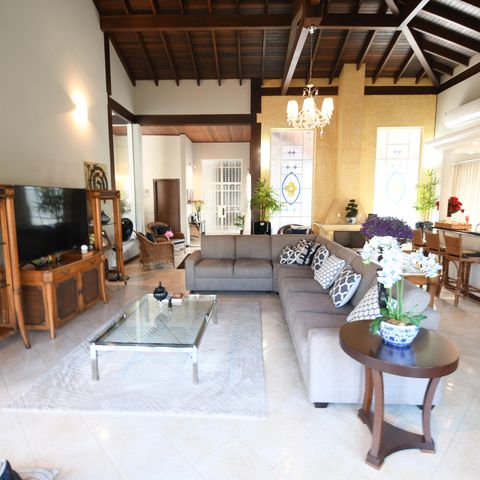 Casa de condomínio à venda com 470m², 4 quartos e 2 vagasSala