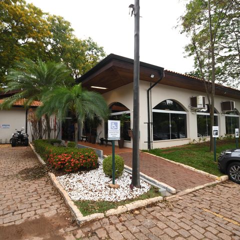 Casa de condomínio à venda com 470m², 4 quartos e 2 vagas Casa de condomínio à venda com 470m², 4 quartos e 2 vagasÁrea comum - Academia