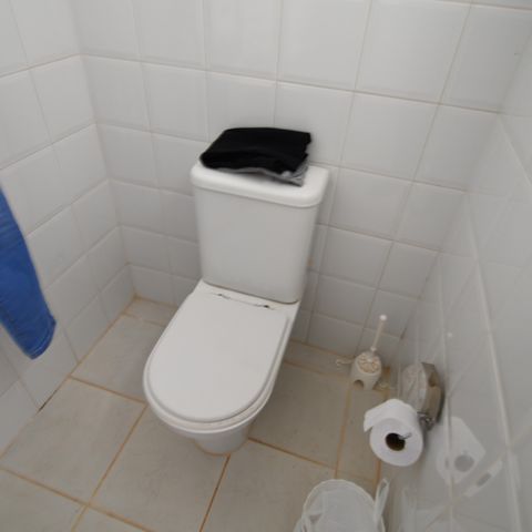 Casa de condomínio à venda com 470m², 4 quartos e 2 vagasBanheiro de serviço