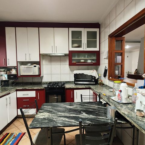 Casa à venda com 330m², 3 quartos e 3 vagas Casa à venda com 330m², 3 quartos e 3 vagasCozinha