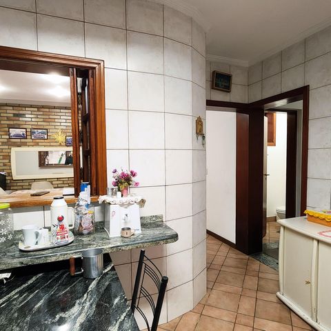 Casa à venda com 330m², 3 quartos e 3 vagas Casa à venda com 330m², 3 quartos e 3 vagasCozinha