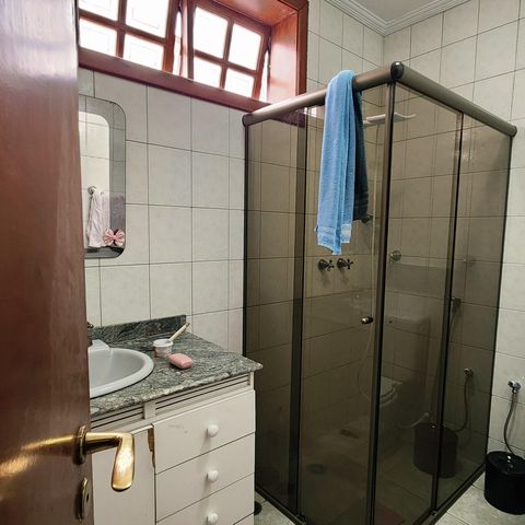 Casa à venda com 330m², 3 quartos e 3 vagas Casa à venda com 330m², 3 quartos e 3 vagasBanheiro 2
