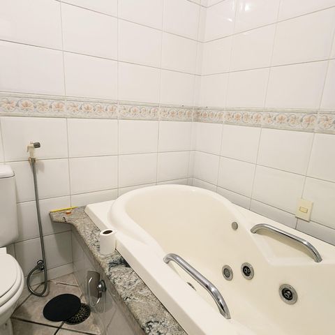 Casa à venda com 330m², 3 quartos e 3 vagas Casa à venda com 330m², 3 quartos e 3 vagasBanheiro
